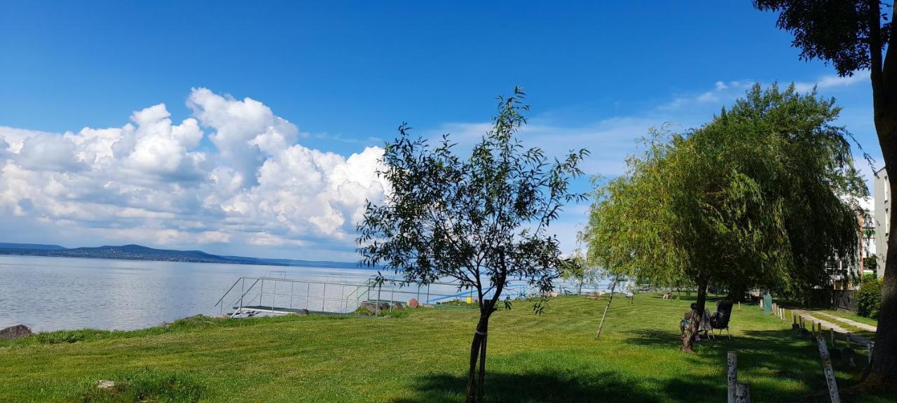 Suello Utcai Apartman Fonyod Vizparti Es Panoramas! On The Waterfront And With Balaton Panorama! Luaran gambar